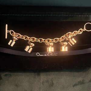Oscar de la Renta Gold Tone Toggle Clasp Charm Bracelet Gift Box